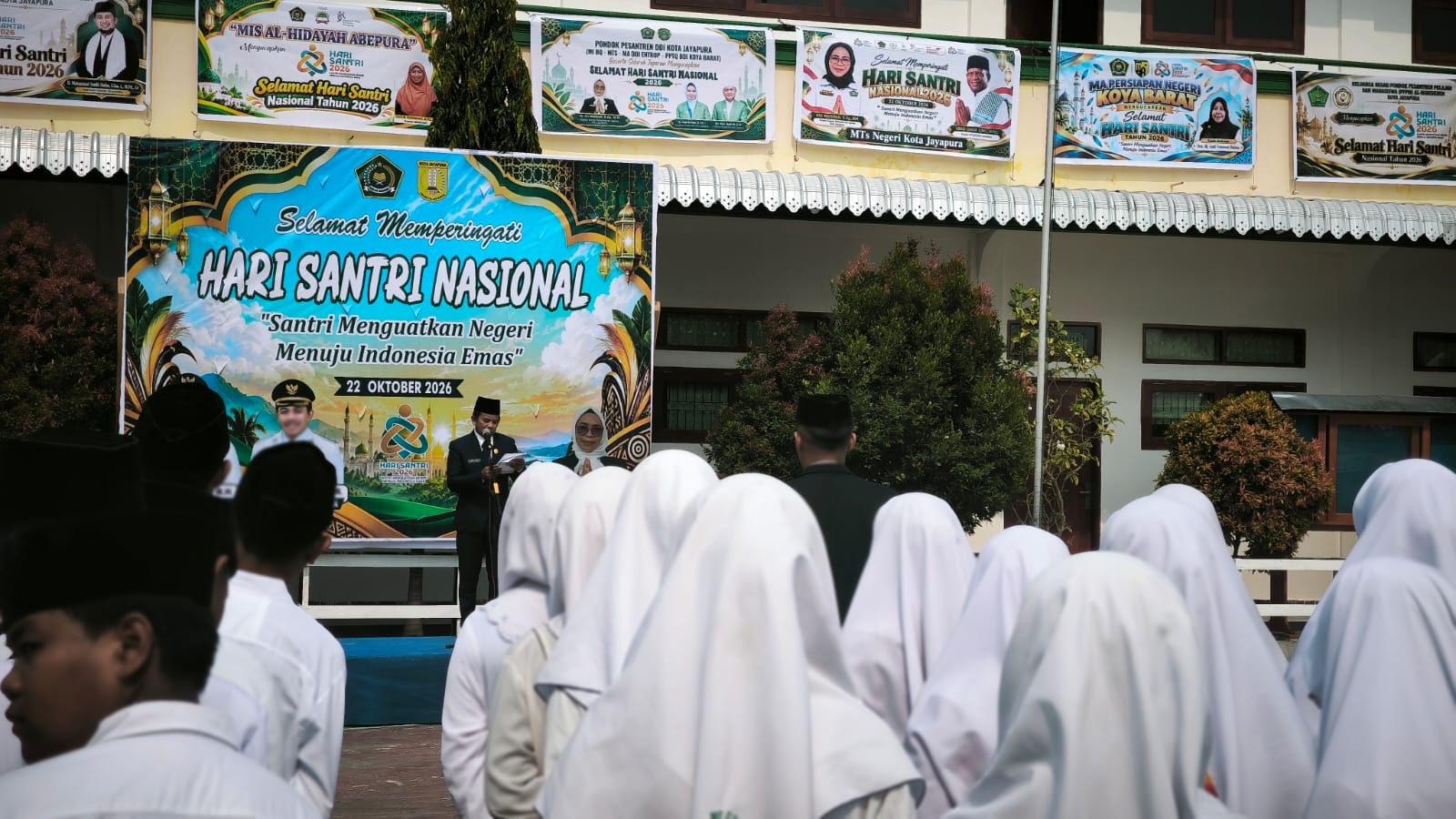 Perwakilan Pondok Modern Al Muttaqin Jayapura Ikuti Upacara Hari Santri Nasional 2026 di Koya Barat